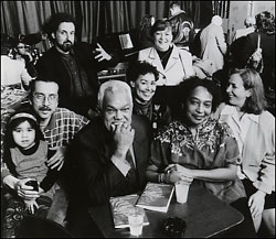 Miguel Algarn en el Nuyorican Poets Cafe de Nueva York en 1974